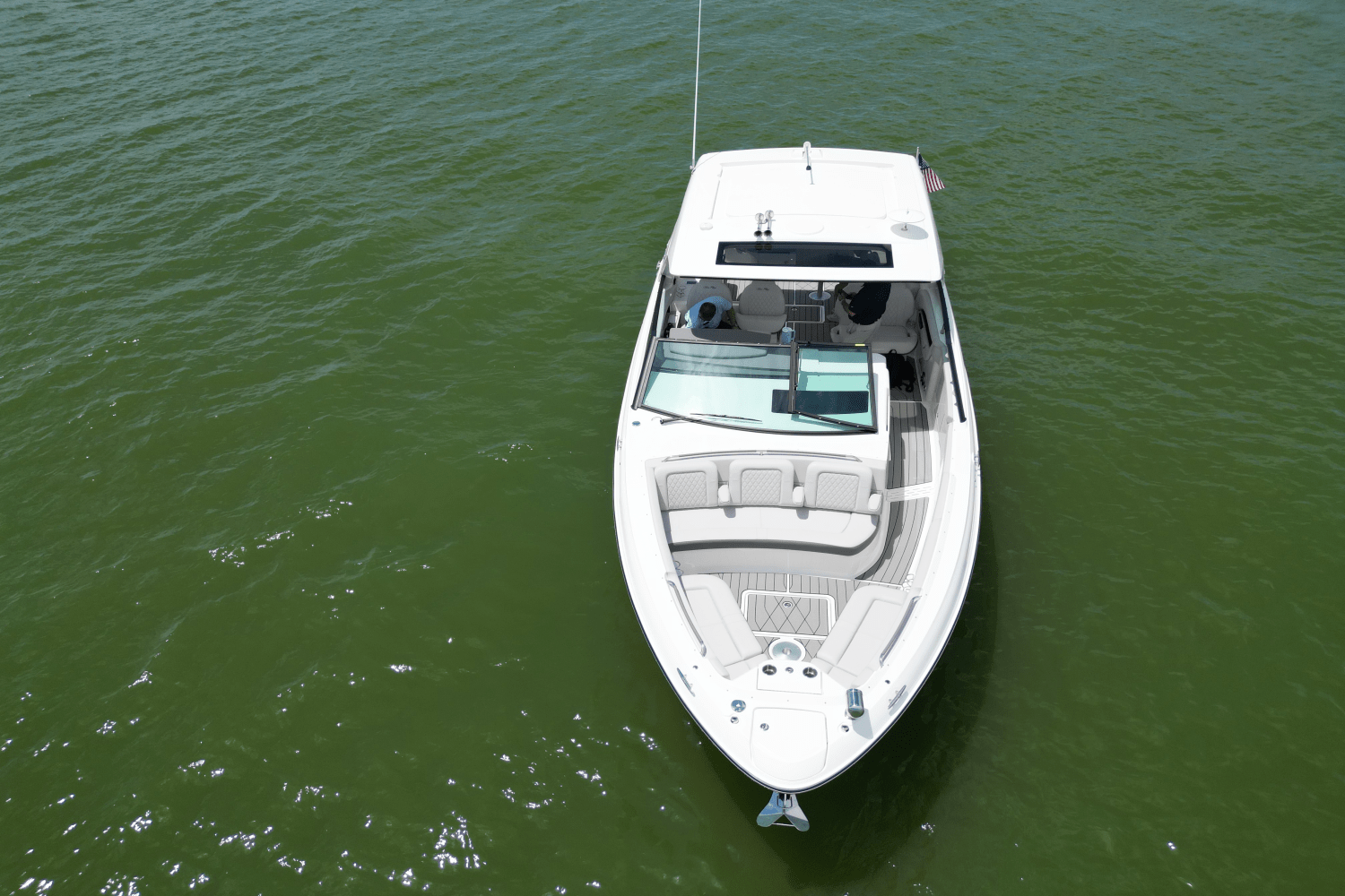 Slide: The Image of Sea Ray SLX 400 Outboard 2025 - 12