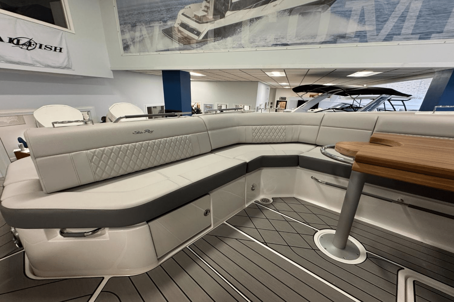 Slide: The Image of Sea Ray SLX 400 Outboard 2025 - 12