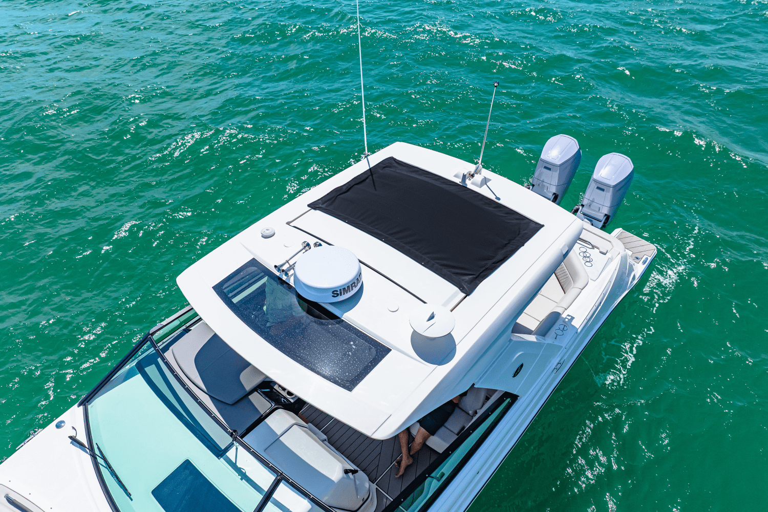 Slide: The Image of Sea Ray SLX 400 Outboard 2025 - 12