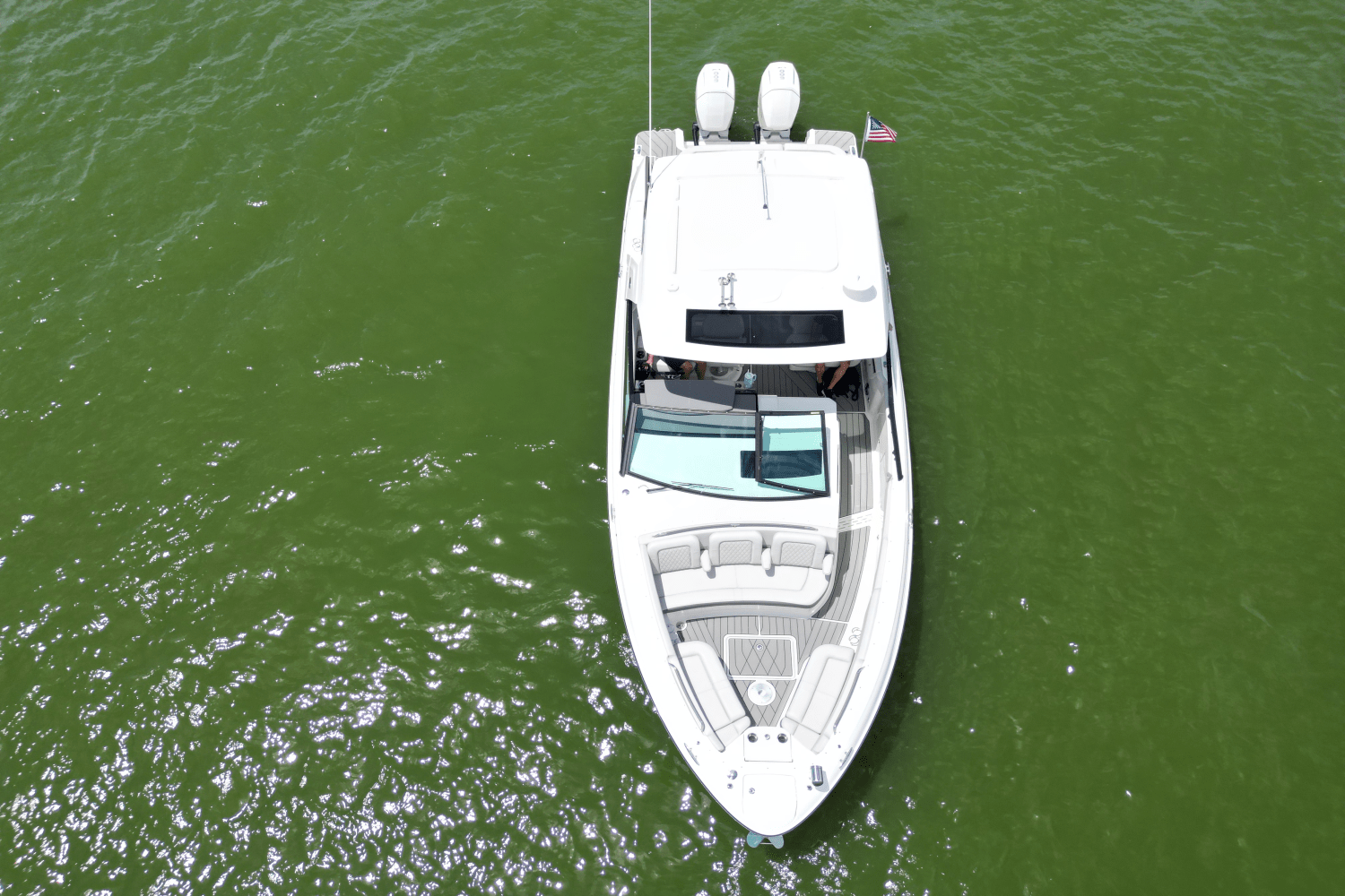 Slide: The Image of Sea Ray SLX 400 Outboard 2025 - 13