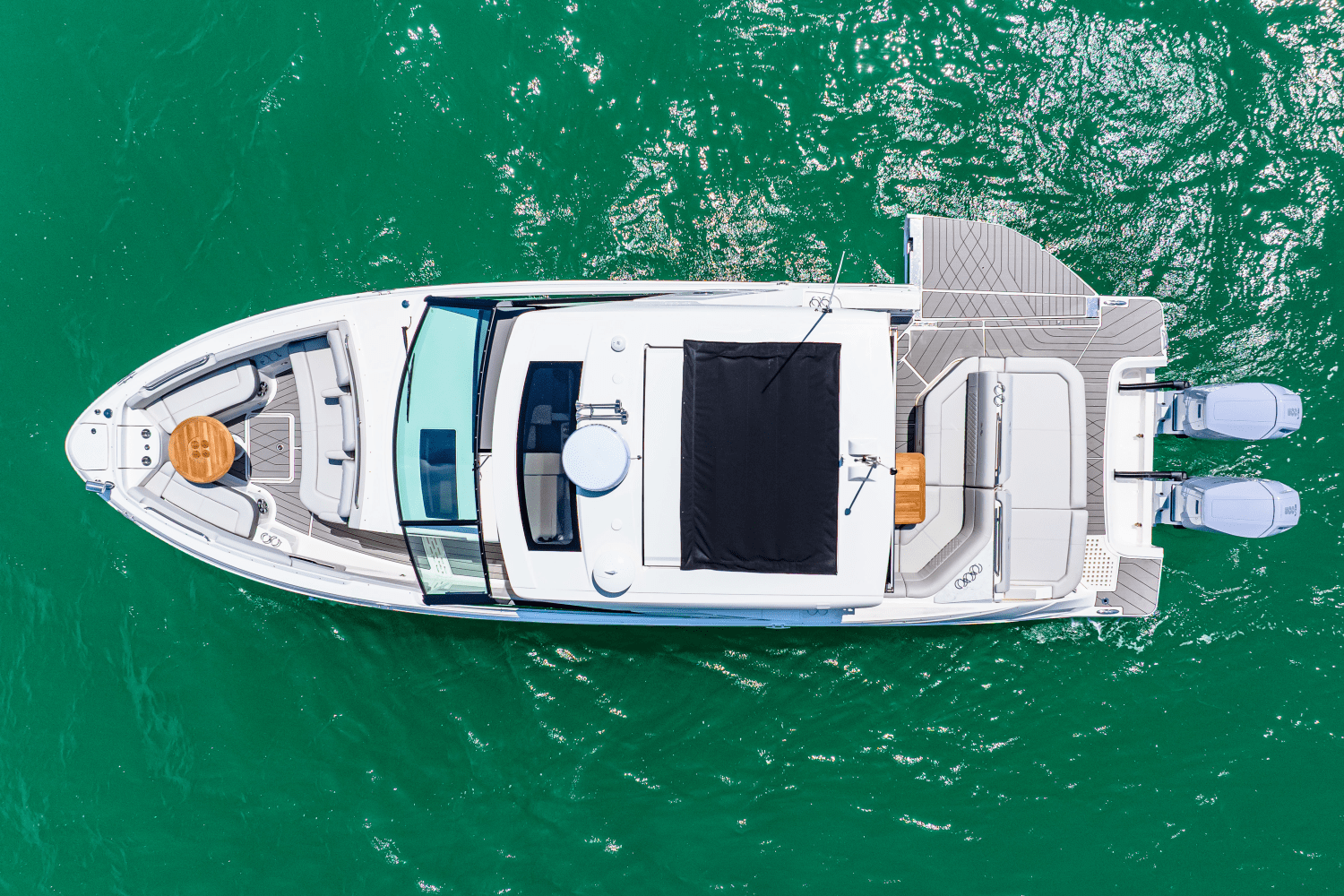 Slide: The Image of Sea Ray SLX 400 Outboard 2025 - 13