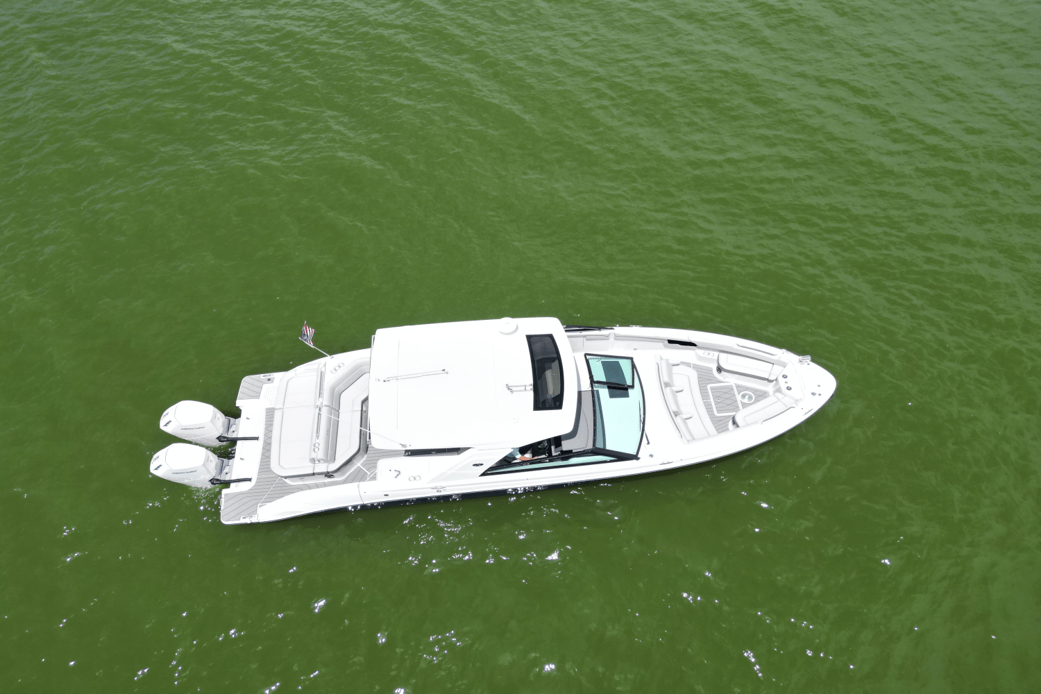 Slide: The Image of Sea Ray SLX 400 Outboard 2025 - 14