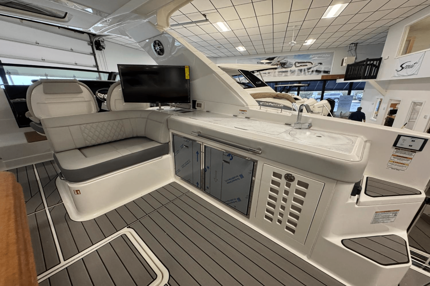 Slide: The Image of Sea Ray SLX 400 Outboard 2025 - 14