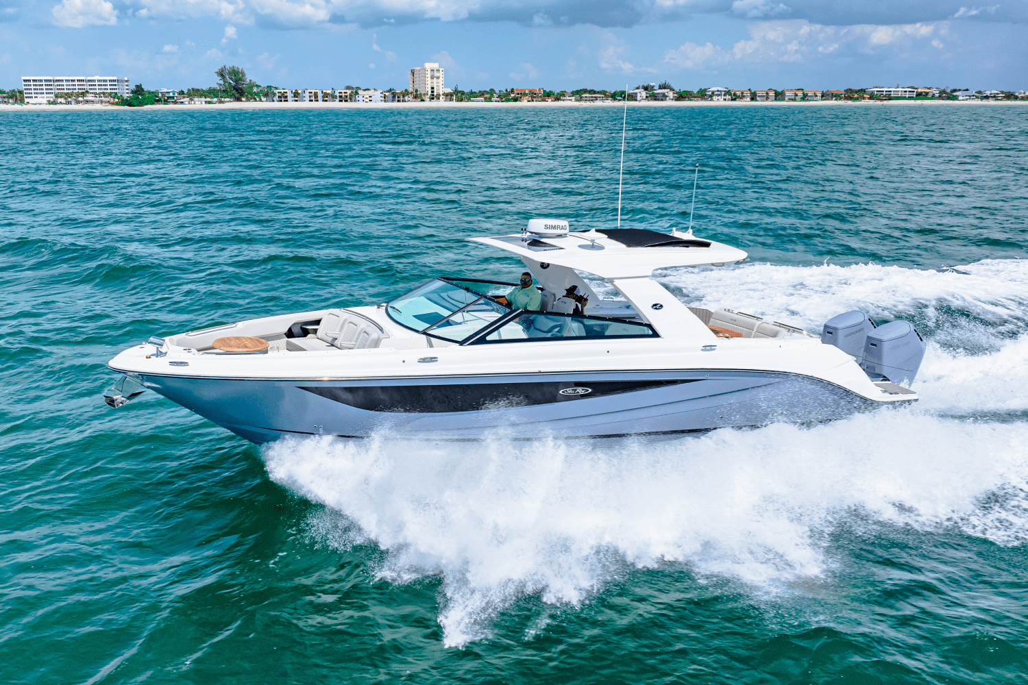 Slide: The Image of Sea Ray SLX 400 Outboard 2025 - 15