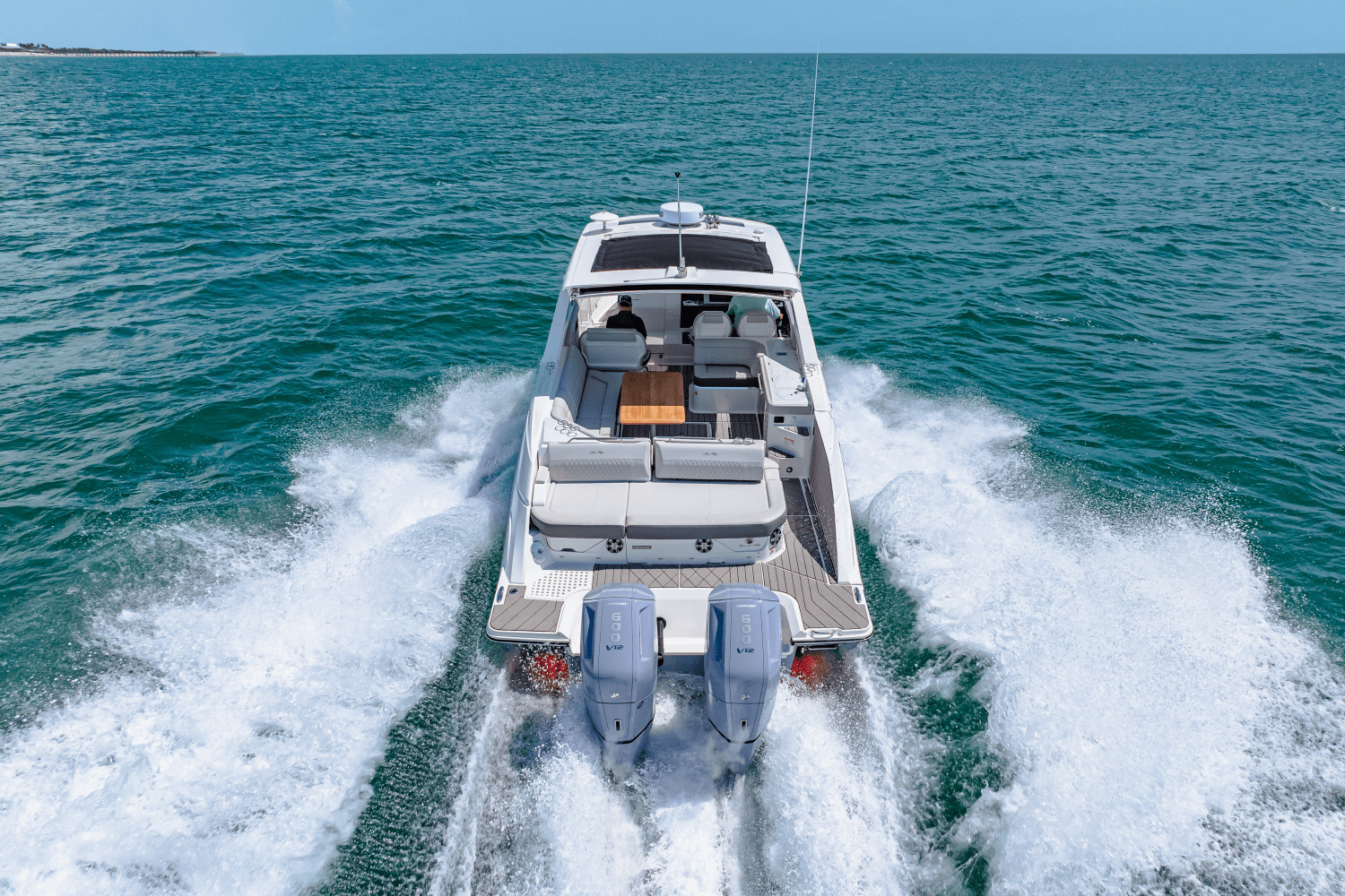 Slide: The Image of Sea Ray SLX 400 Outboard 2025 - 16