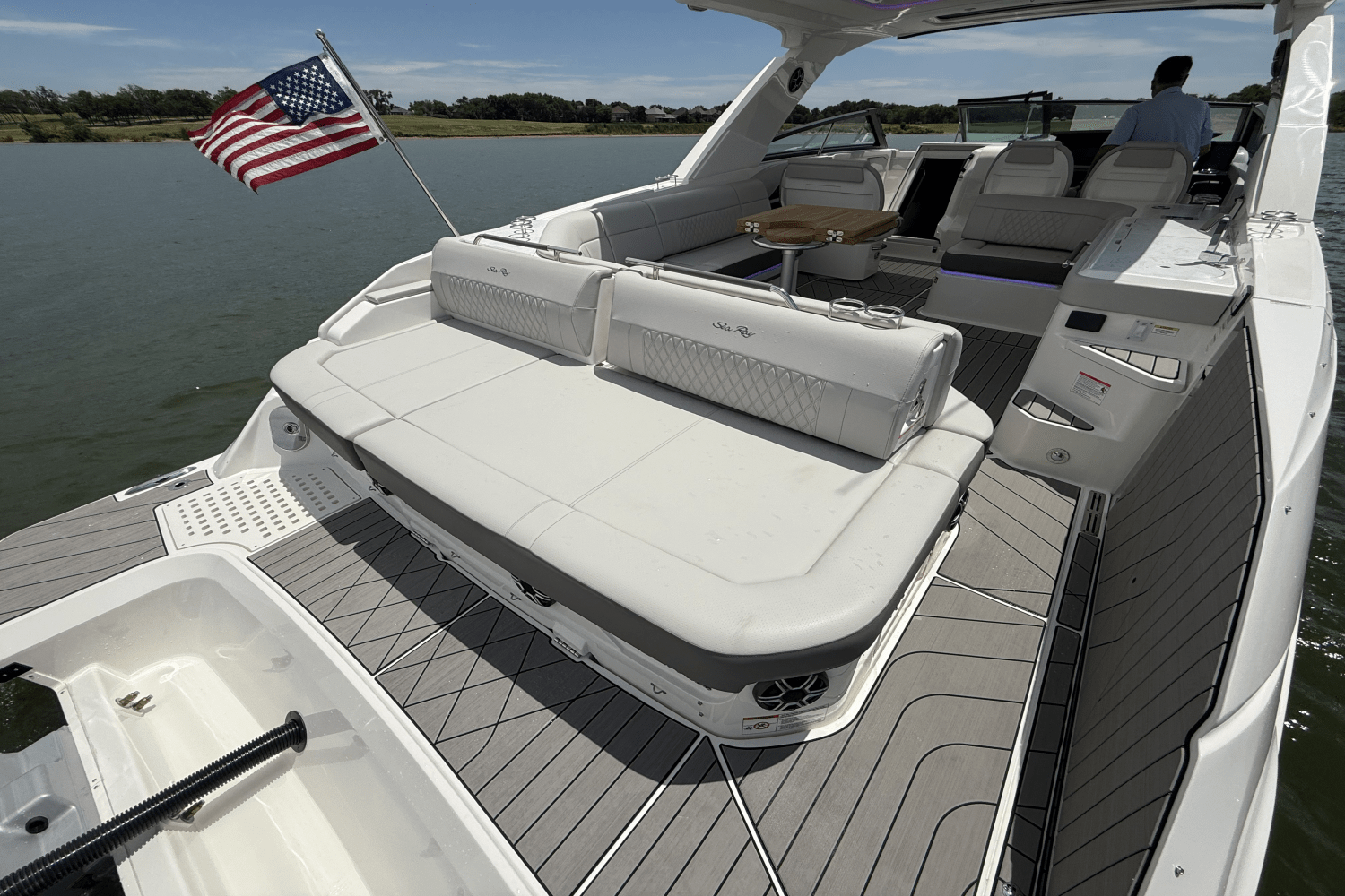 Slide: The Image of Sea Ray SLX 400 Outboard 2025 - 17