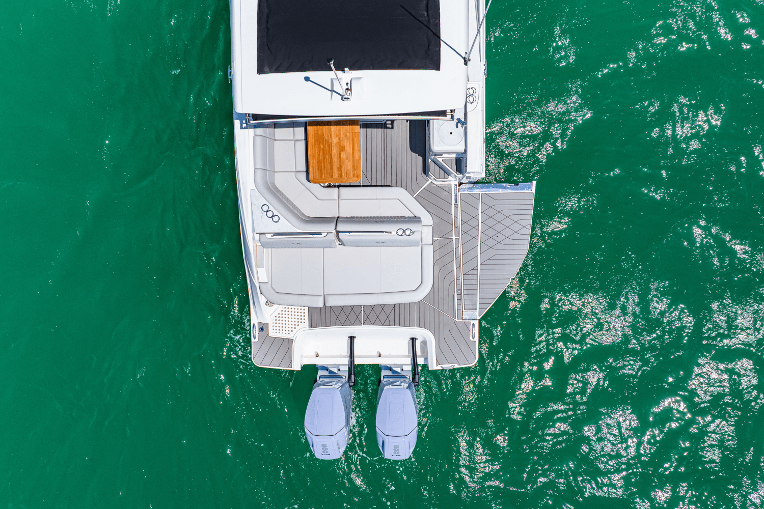 Slide: The Image of Sea Ray SLX 400 Outboard 2025 - 18