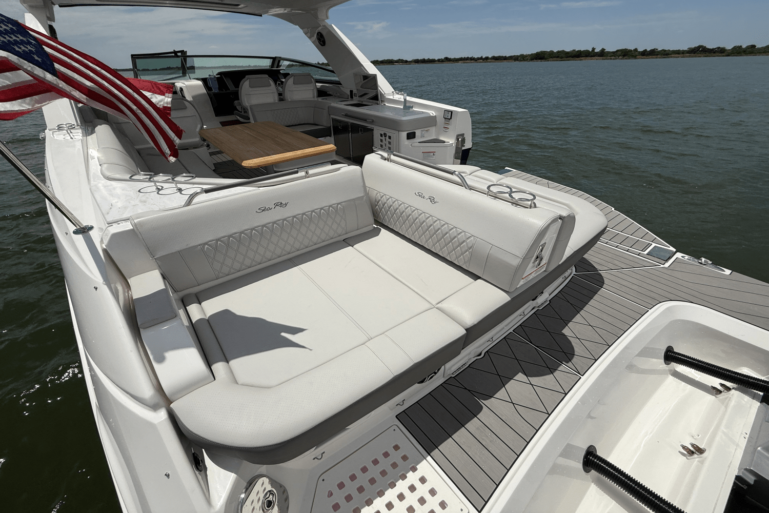 Slide: The Image of Sea Ray SLX 400 Outboard 2025 - 18