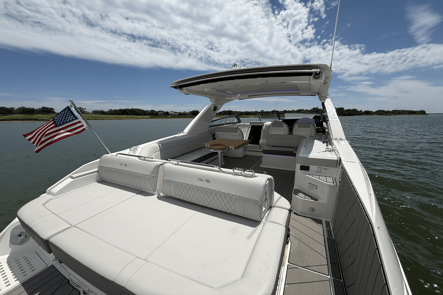 Slide: The Image of Sea Ray SLX 400 Outboard 2025 - 19