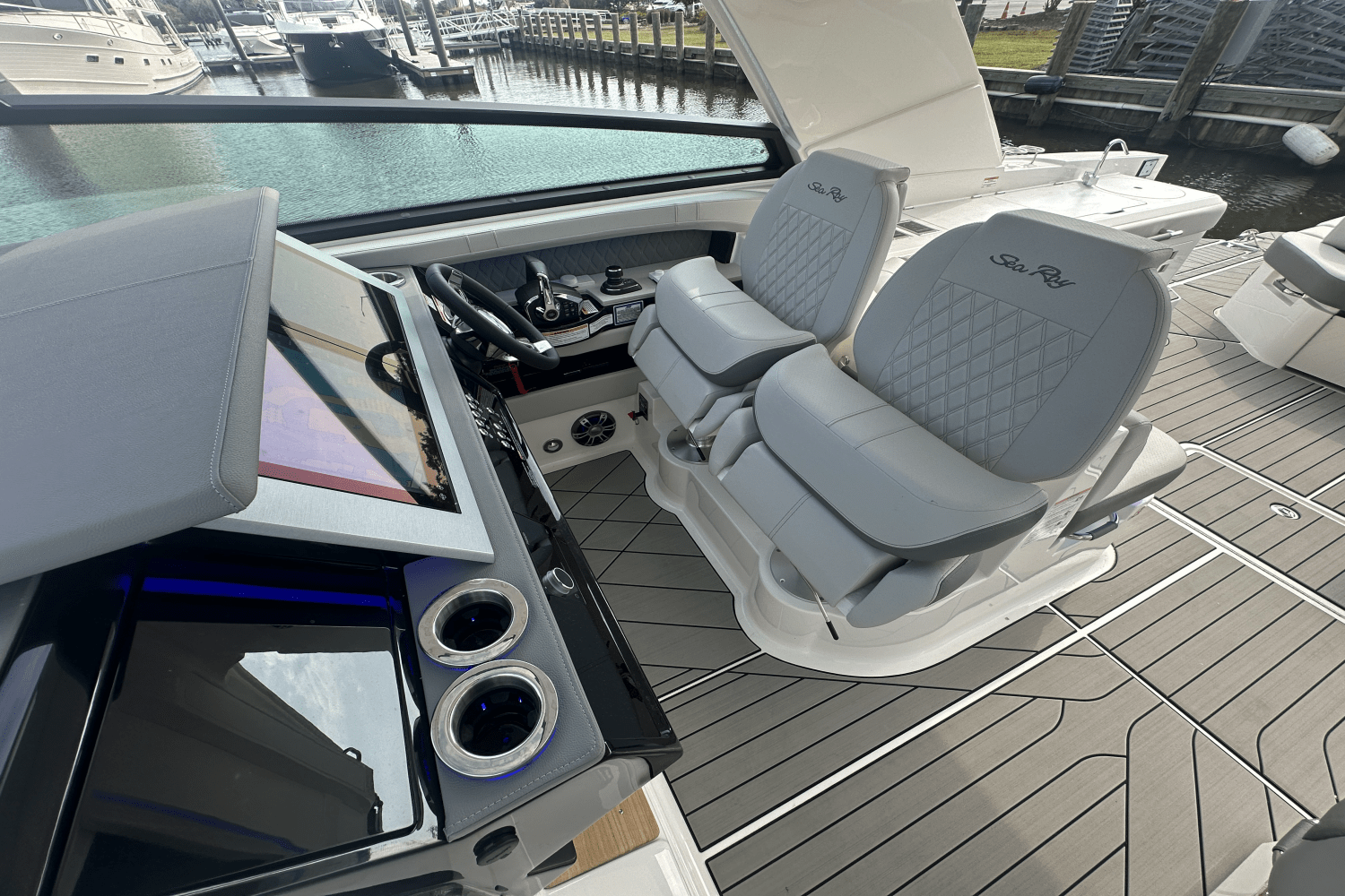 Slide: The Image of Sea Ray SLX 400 Outboard 2025 - 19