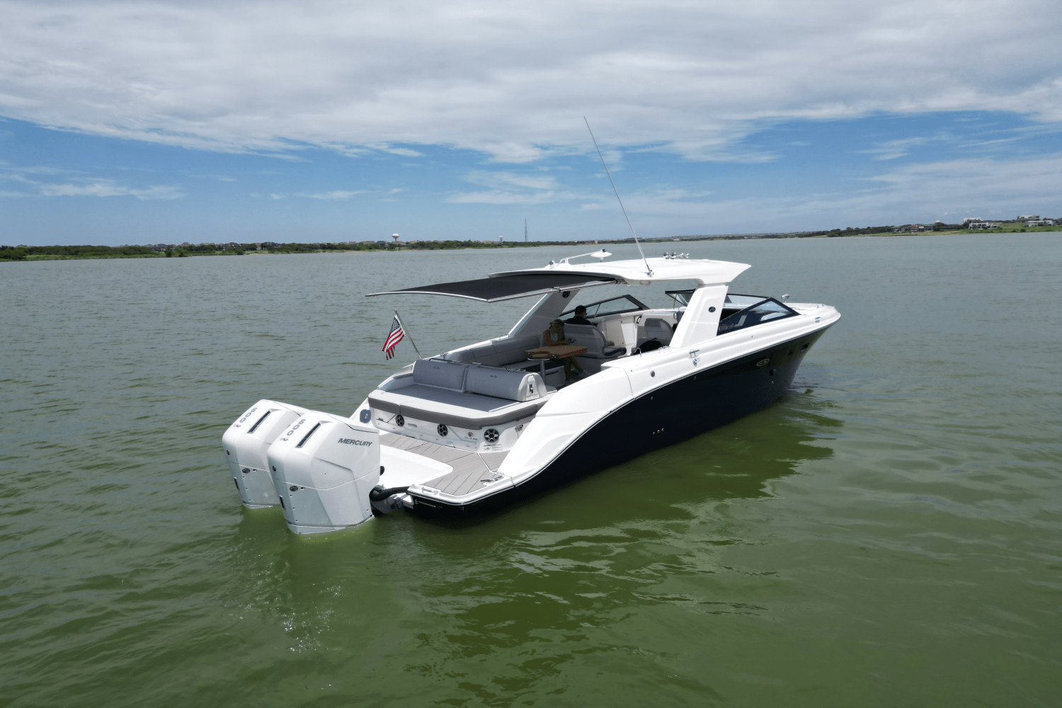 Slide: The Image of Sea Ray SLX 400 Outboard 2025 - 2