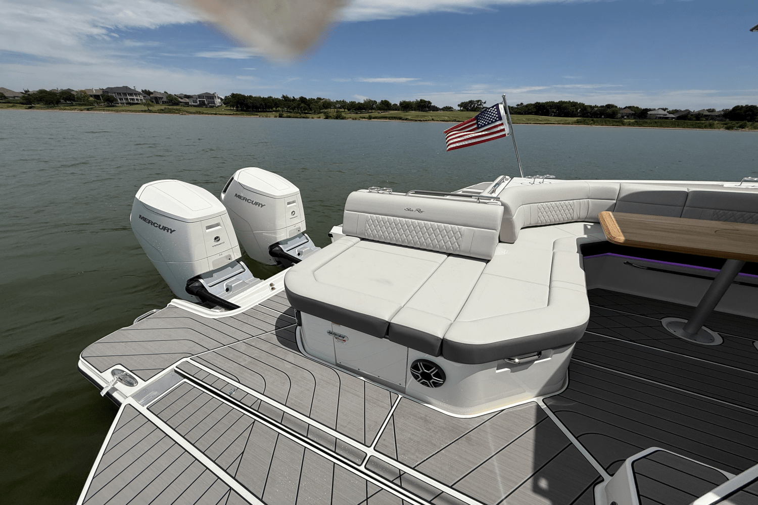 Slide: The Image of Sea Ray SLX 400 Outboard 2025 - 20