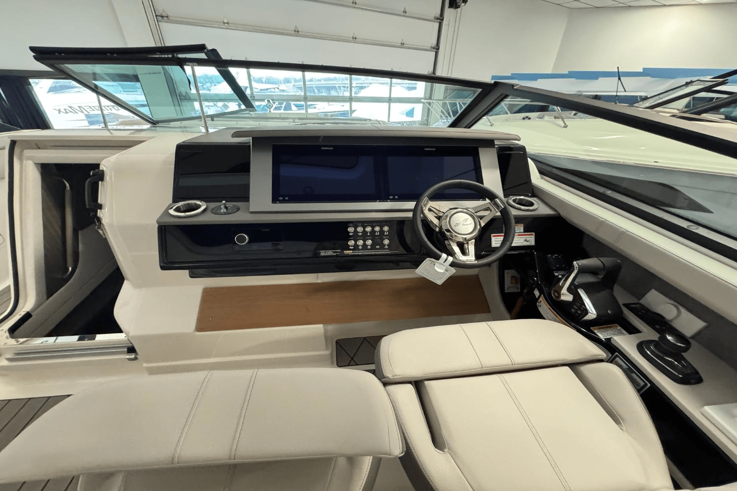 Slide: The Image of Sea Ray SLX 400 Outboard 2025 - 21