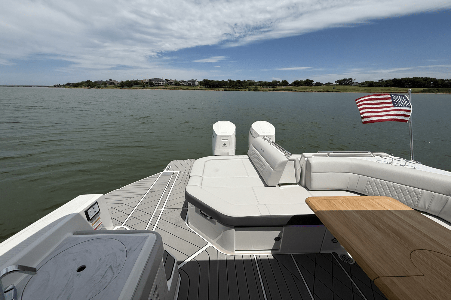 Slide: The Image of Sea Ray SLX 400 Outboard 2025 - 21