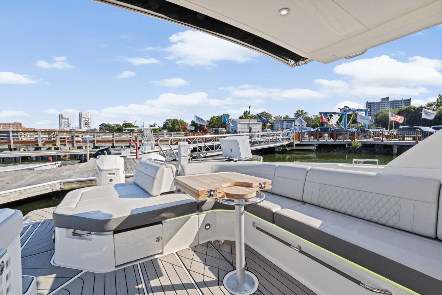 Slide: The Image of Sea Ray SLX 400 Outboard 2025 - 21