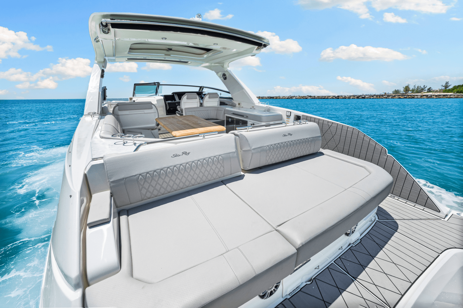 Slide: The Image of Sea Ray SLX 400 Outboard 2025 - 21