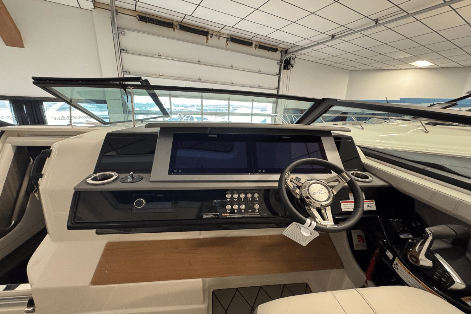 Slide: The Image of Sea Ray SLX 400 Outboard 2025 - 22