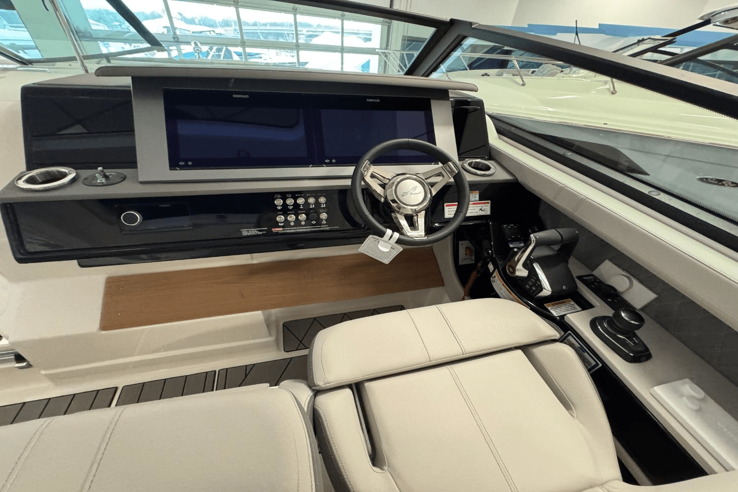 Slide: The Image of Sea Ray SLX 400 Outboard 2025 - 23