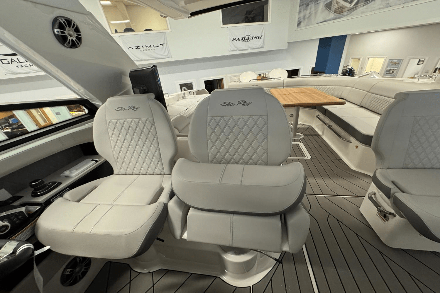 Slide: The Image of Sea Ray SLX 400 Outboard 2025 - 24