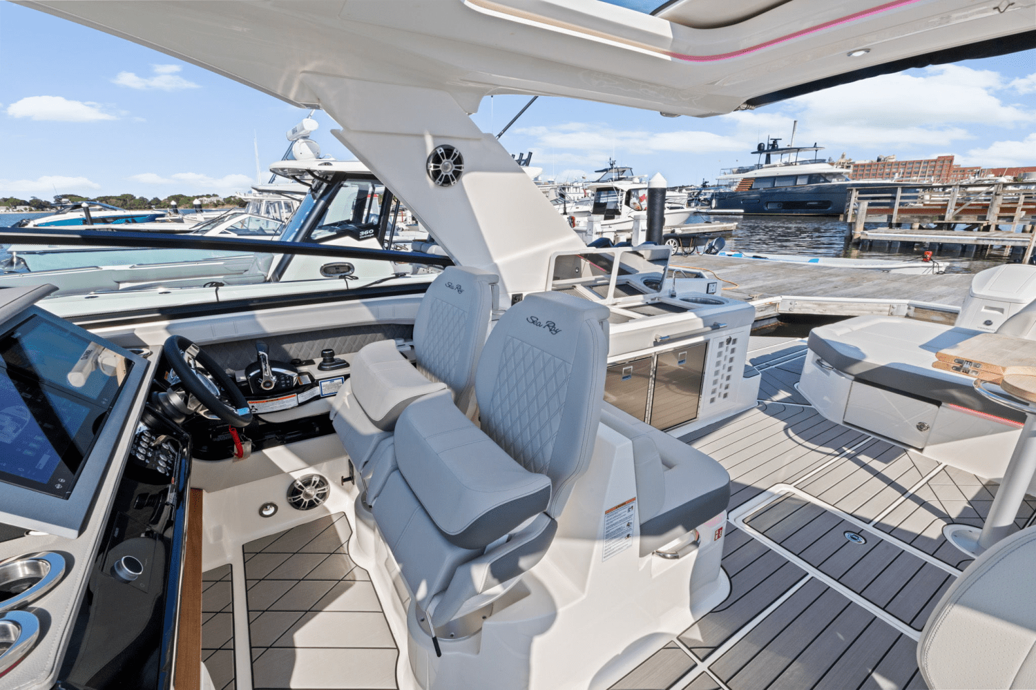 Slide: The Image of Sea Ray SLX 400 Outboard 2025 - 24