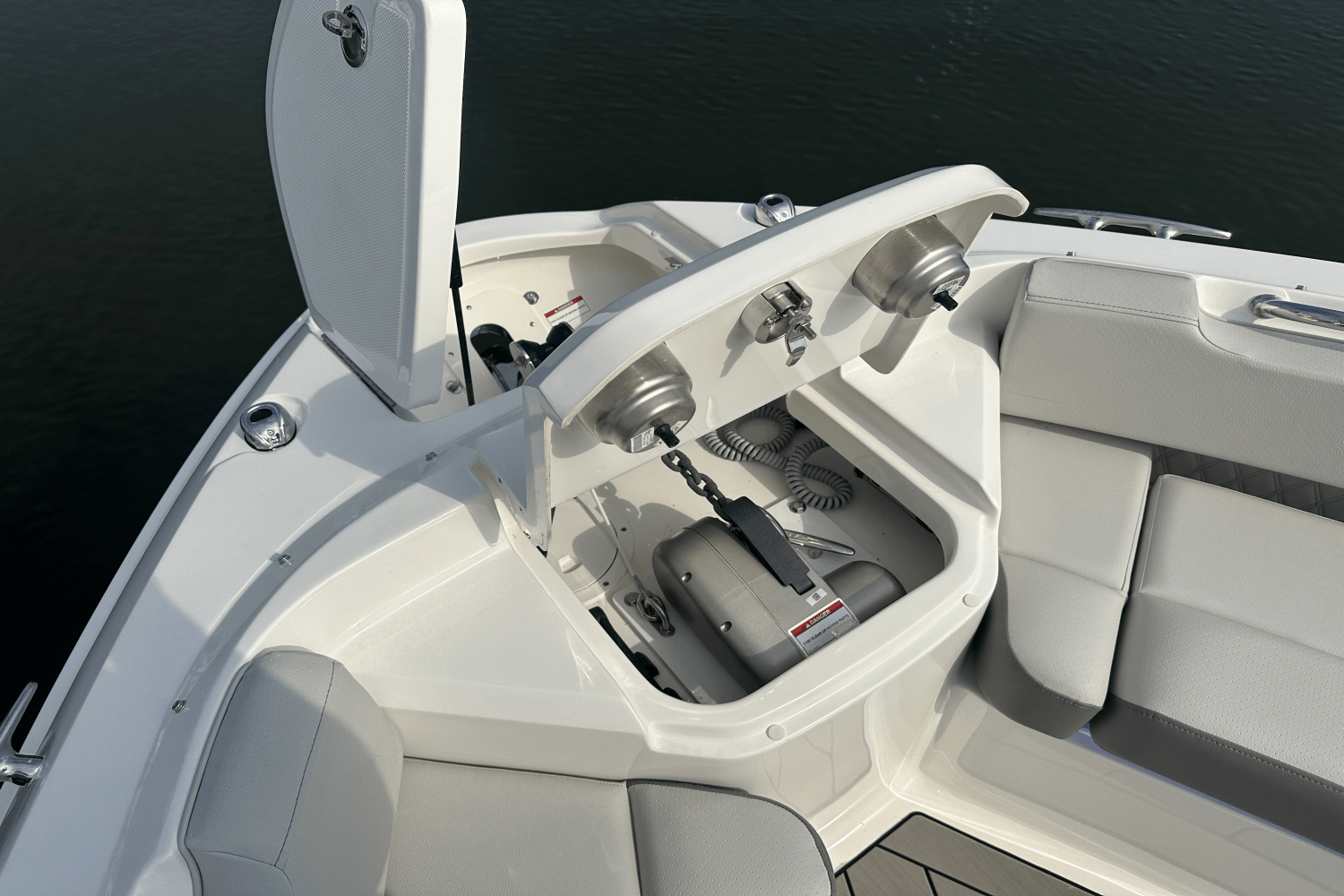 Slide: The Image of Sea Ray SLX 400 Outboard 2025 - 24