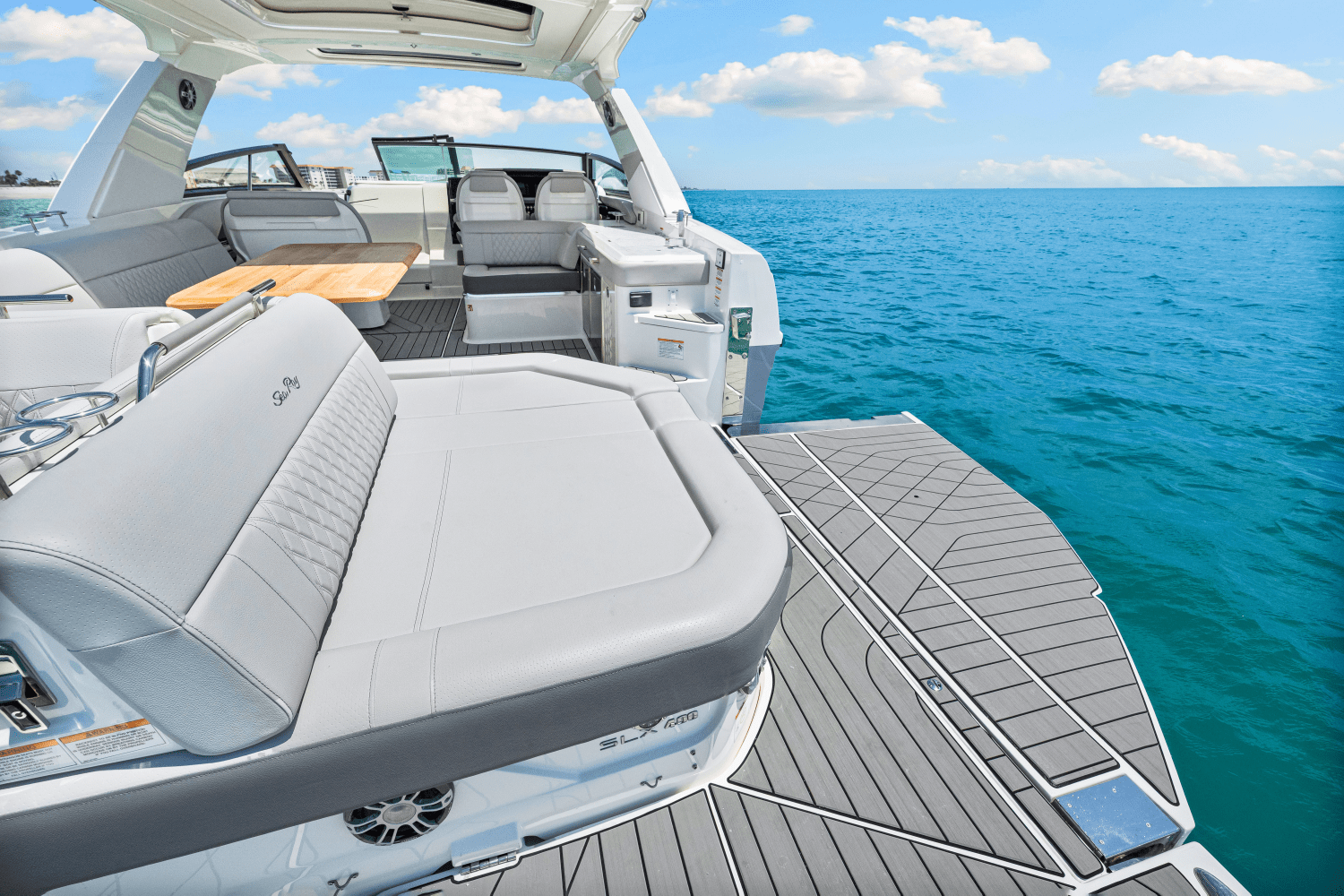 Slide: The Image of Sea Ray SLX 400 Outboard 2025 - 24