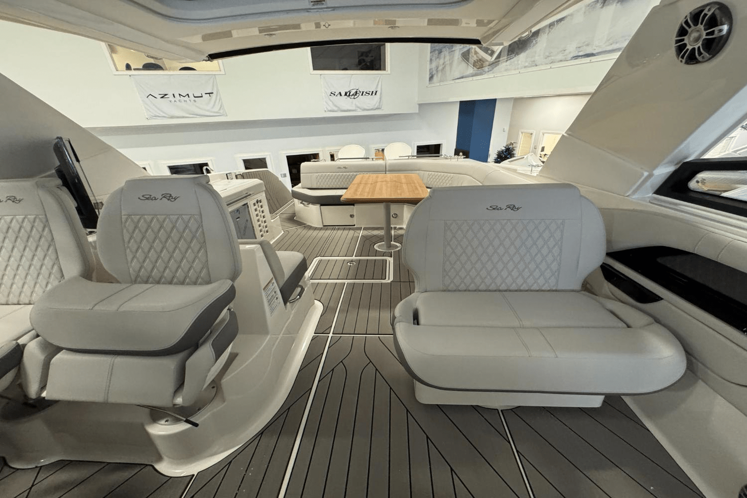 Slide: The Image of Sea Ray SLX 400 Outboard 2025 - 25