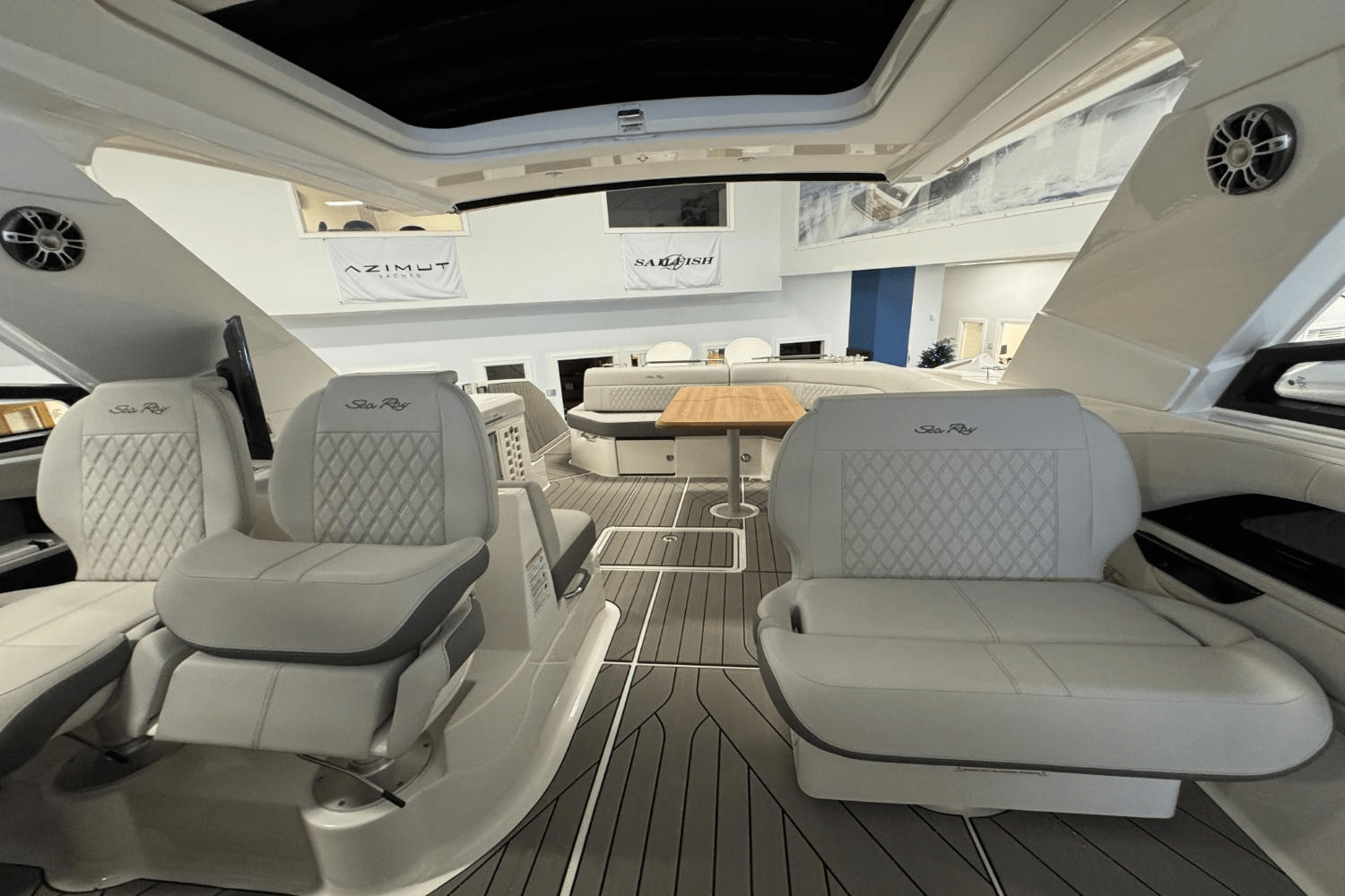 Slide: The Image of Sea Ray SLX 400 Outboard 2025 - 26