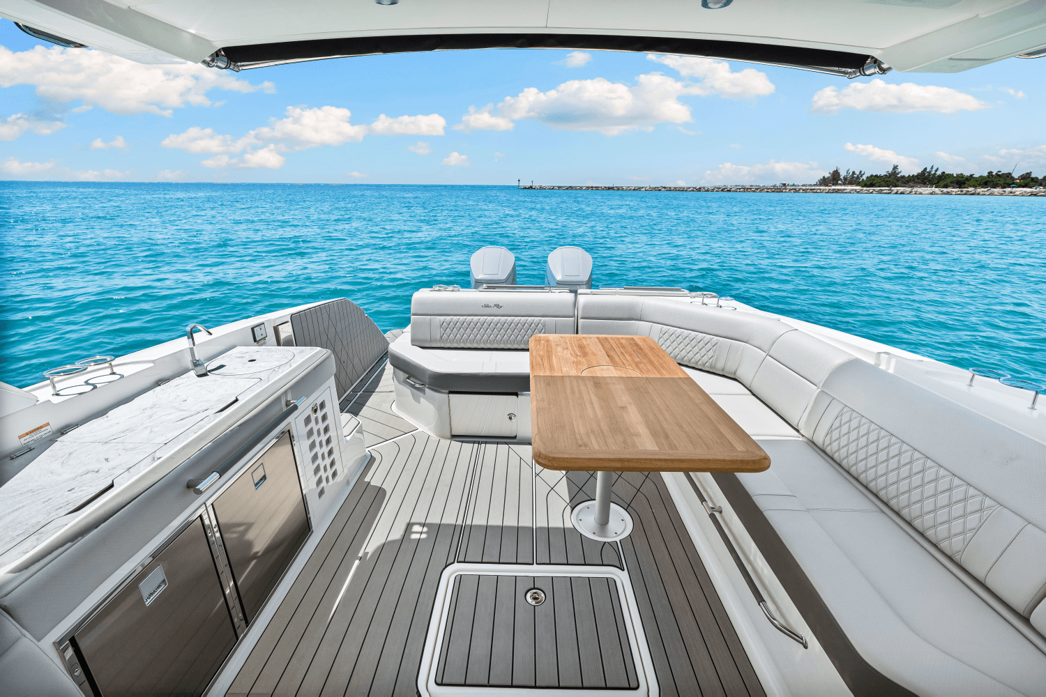 Slide: The Image of Sea Ray SLX 400 Outboard 2025 - 26