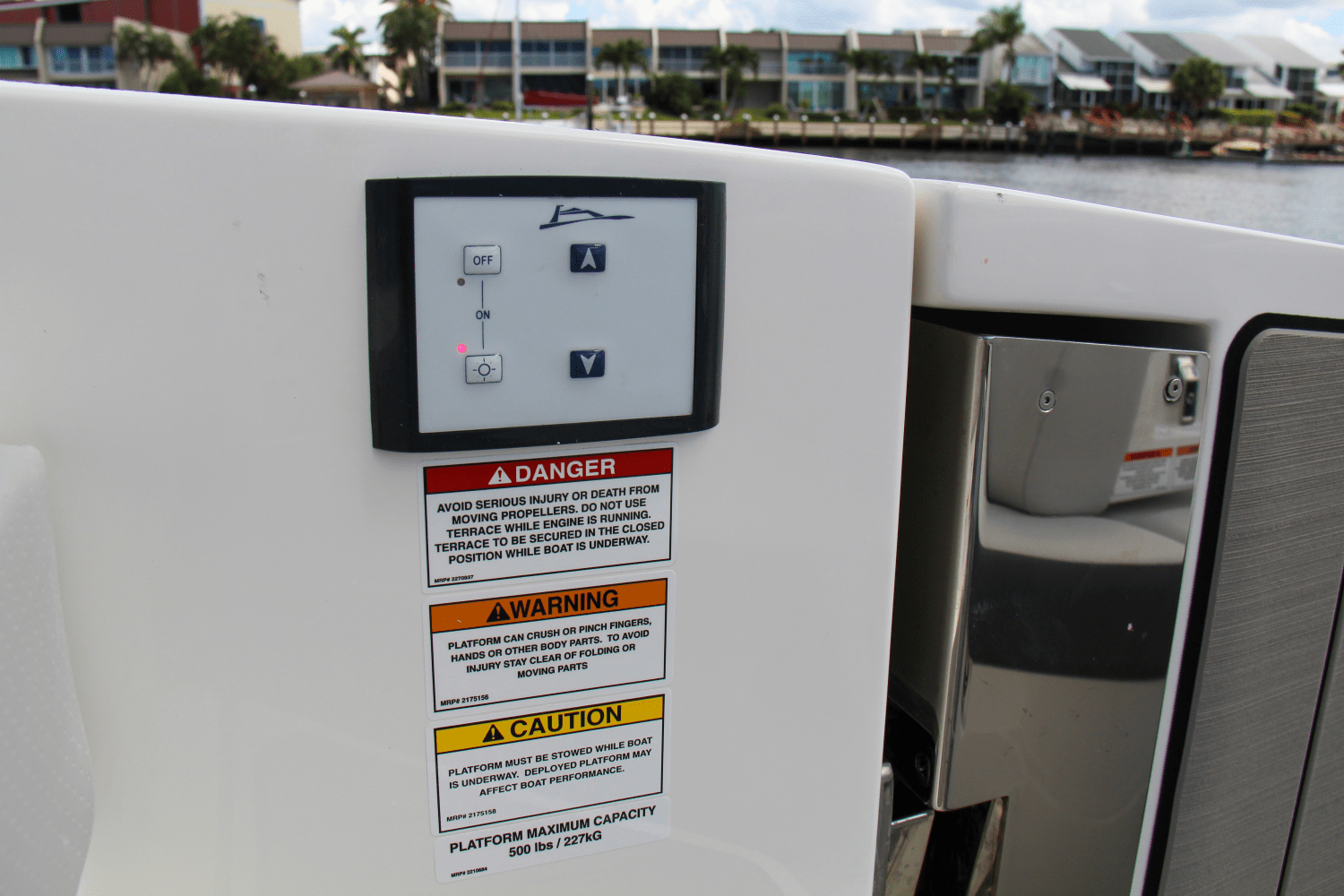 Slide: The Image of Sea Ray SLX 400 Outboard 2025 - 27