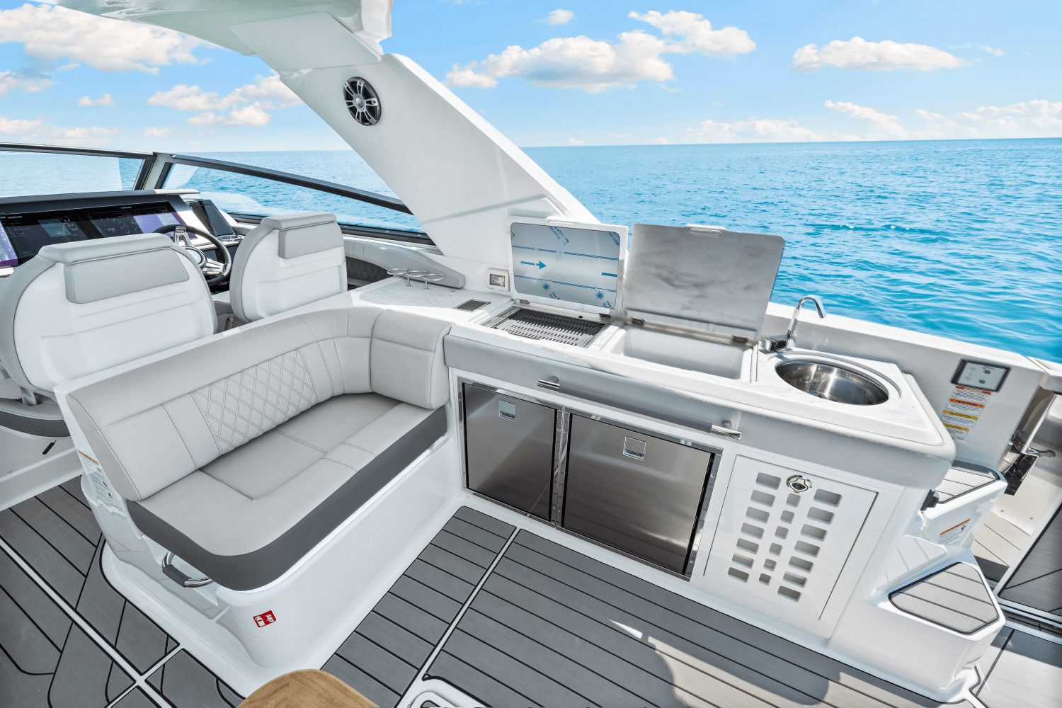 Slide: The Image of Sea Ray SLX 400 Outboard 2025 - 27