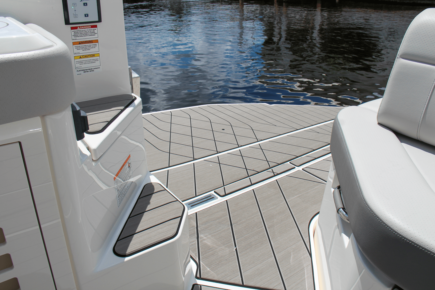 Slide: The Image of Sea Ray SLX 400 Outboard 2025 - 29