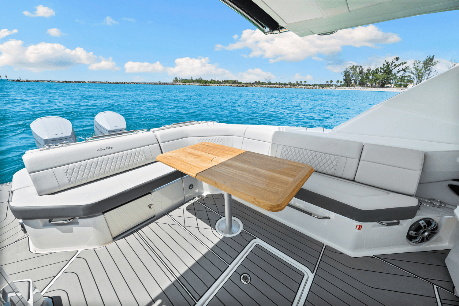 Slide: The Image of Sea Ray SLX 400 Outboard 2025 - 29