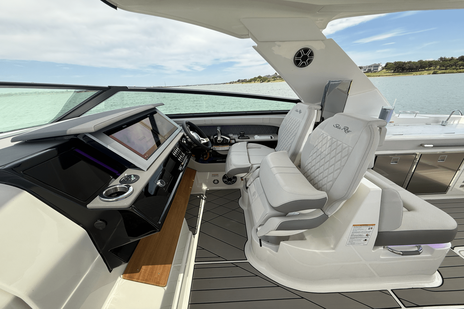 Slide: The Image of Sea Ray SLX 400 Outboard 2025 - 30