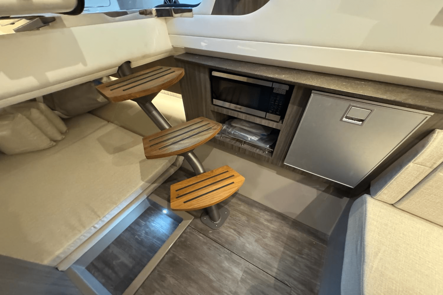 Slide: The Image of Sea Ray SLX 400 Outboard 2025 - 30