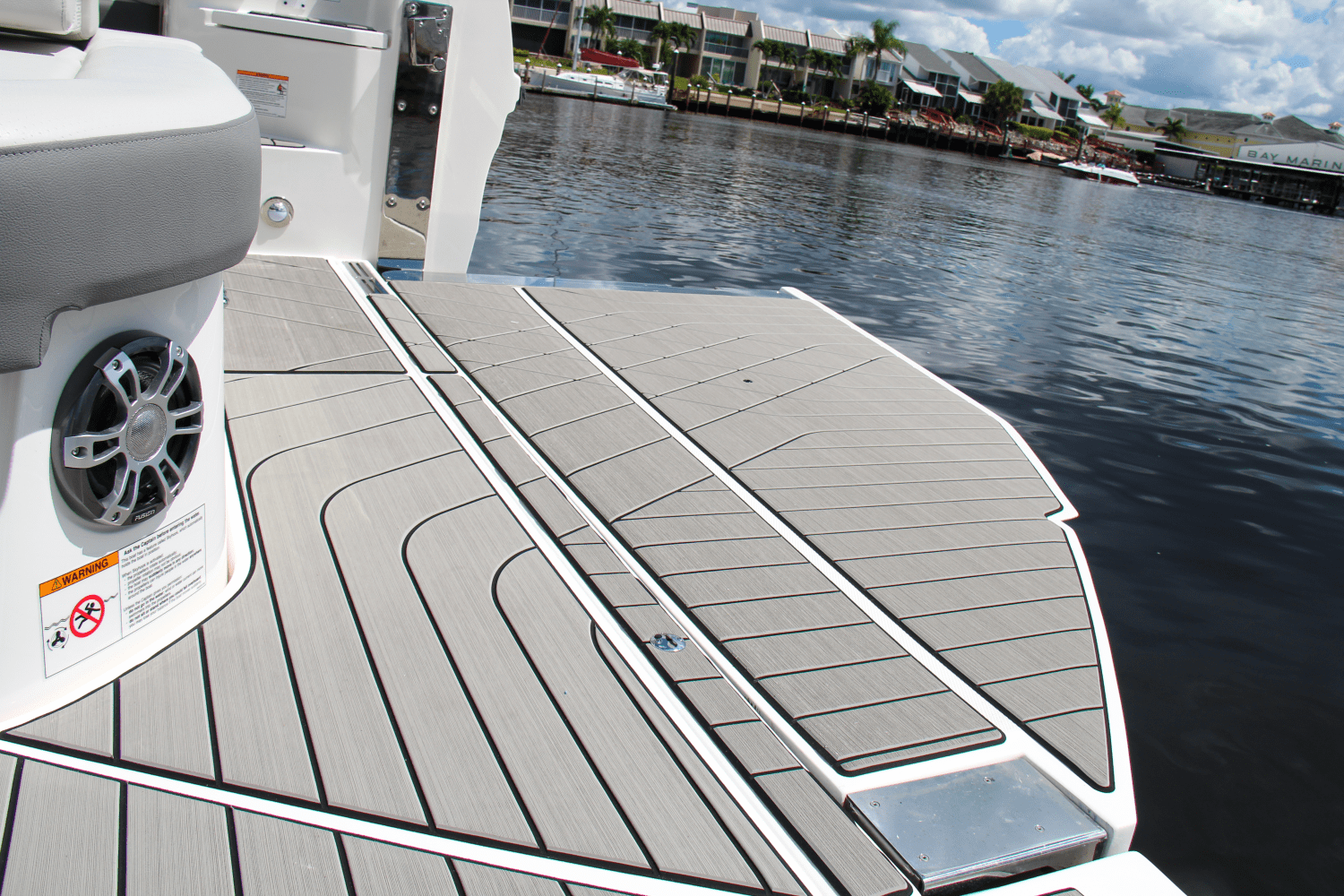 Slide: The Image of Sea Ray SLX 400 Outboard 2025 - 30