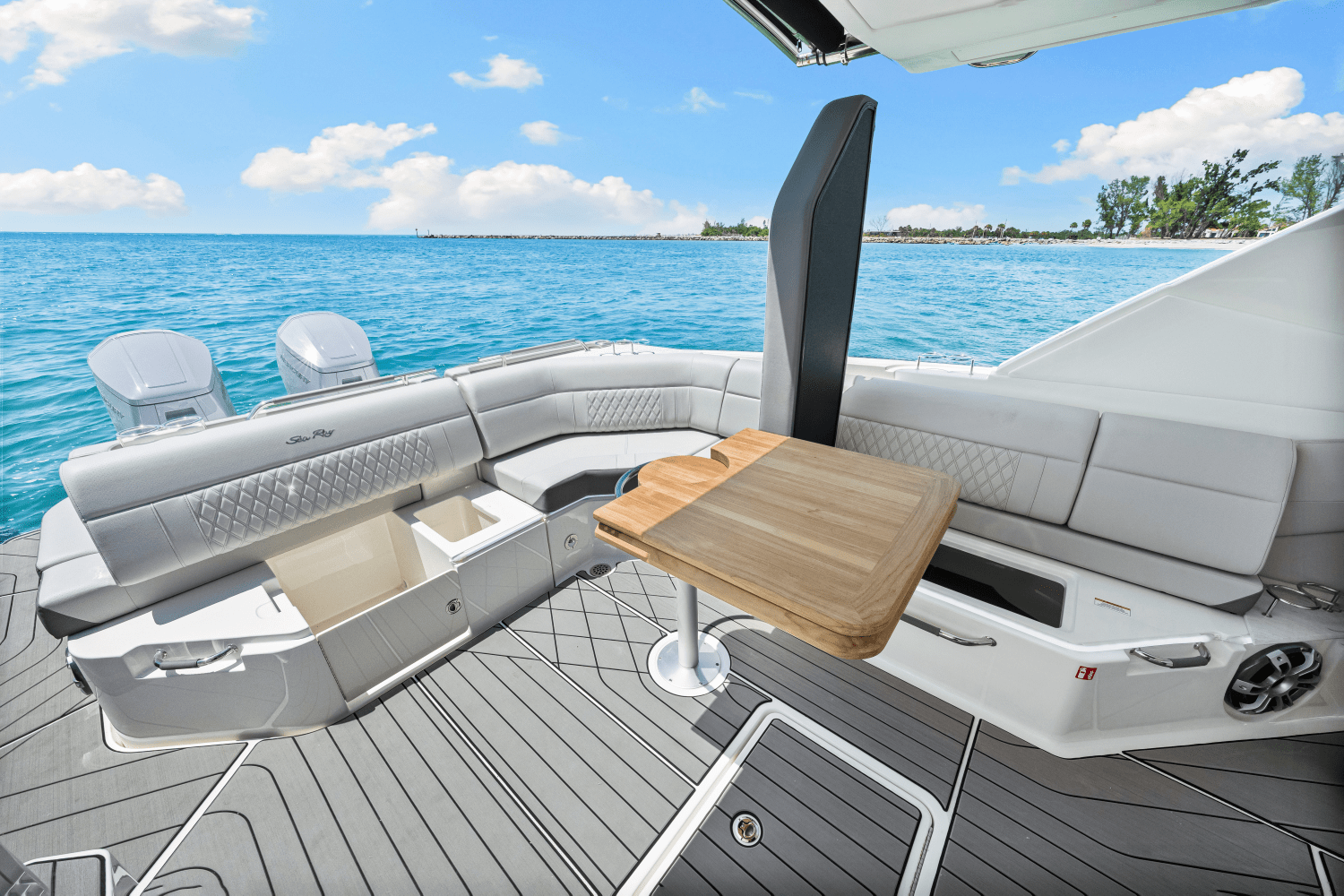 Slide: The Image of Sea Ray SLX 400 Outboard 2025 - 30