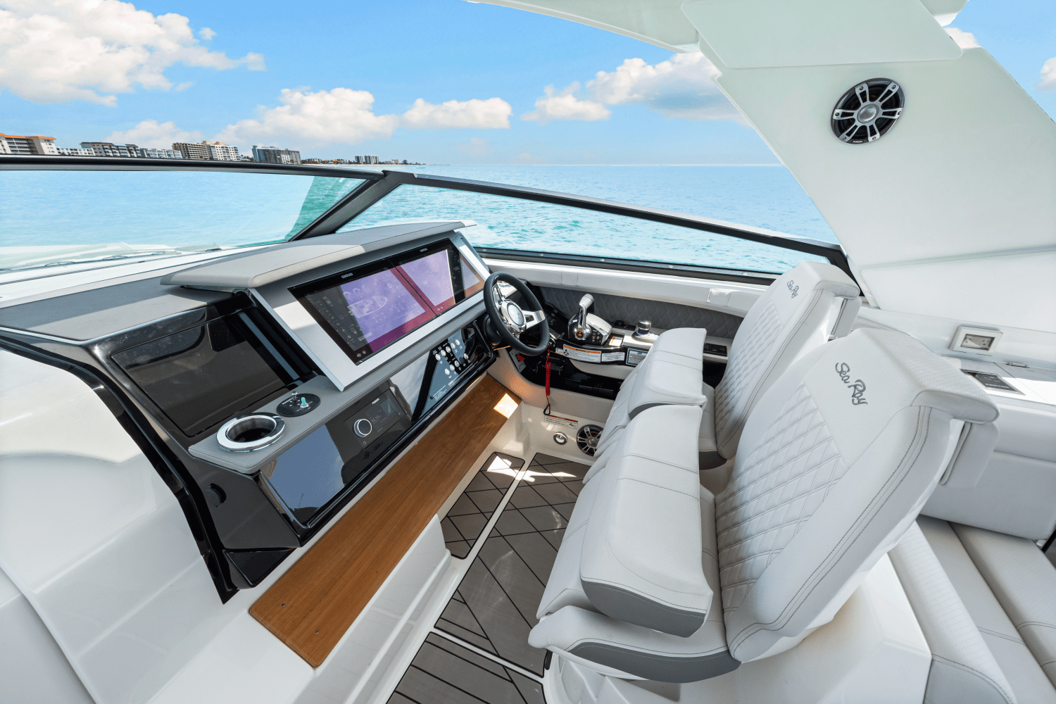 Slide: The Image of Sea Ray SLX 400 Outboard 2025 - 32
