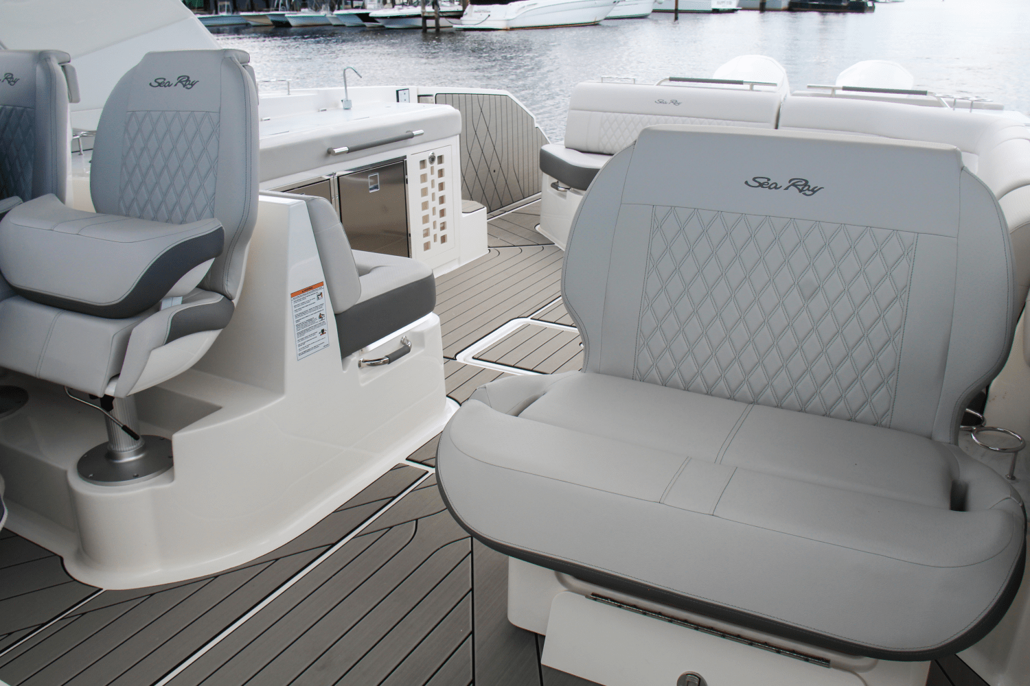 Slide: The Image of Sea Ray SLX 400 Outboard 2025 - 33