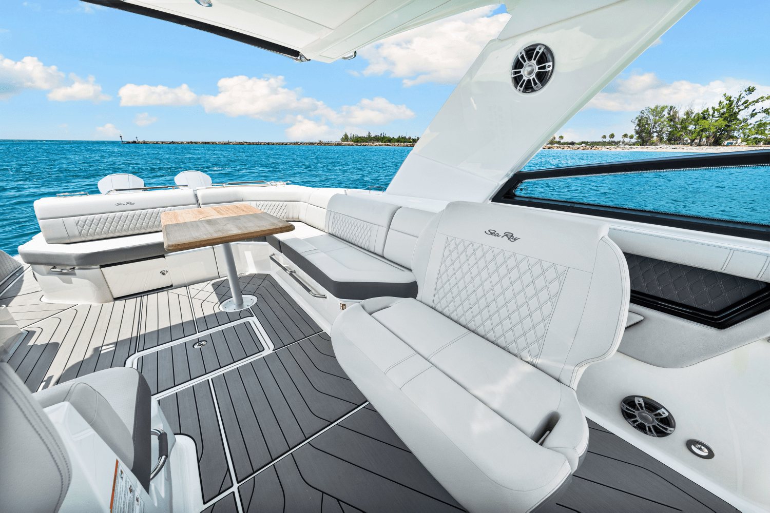 Slide: The Image of Sea Ray SLX 400 Outboard 2025 - 34