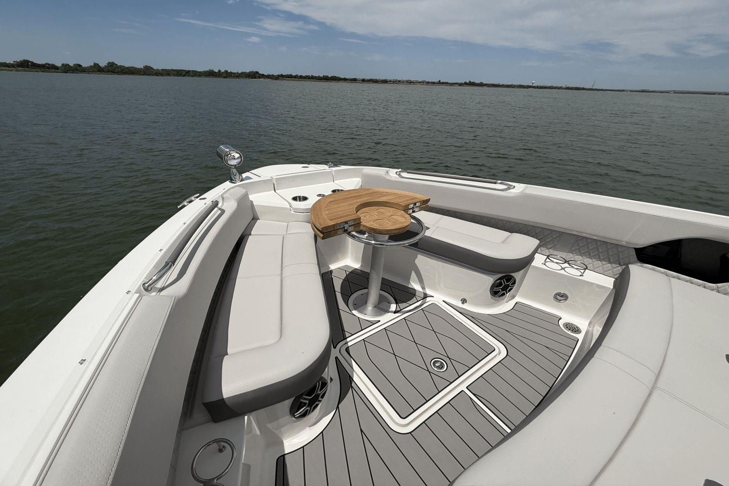 Slide: The Image of Sea Ray SLX 400 Outboard 2025 - 39