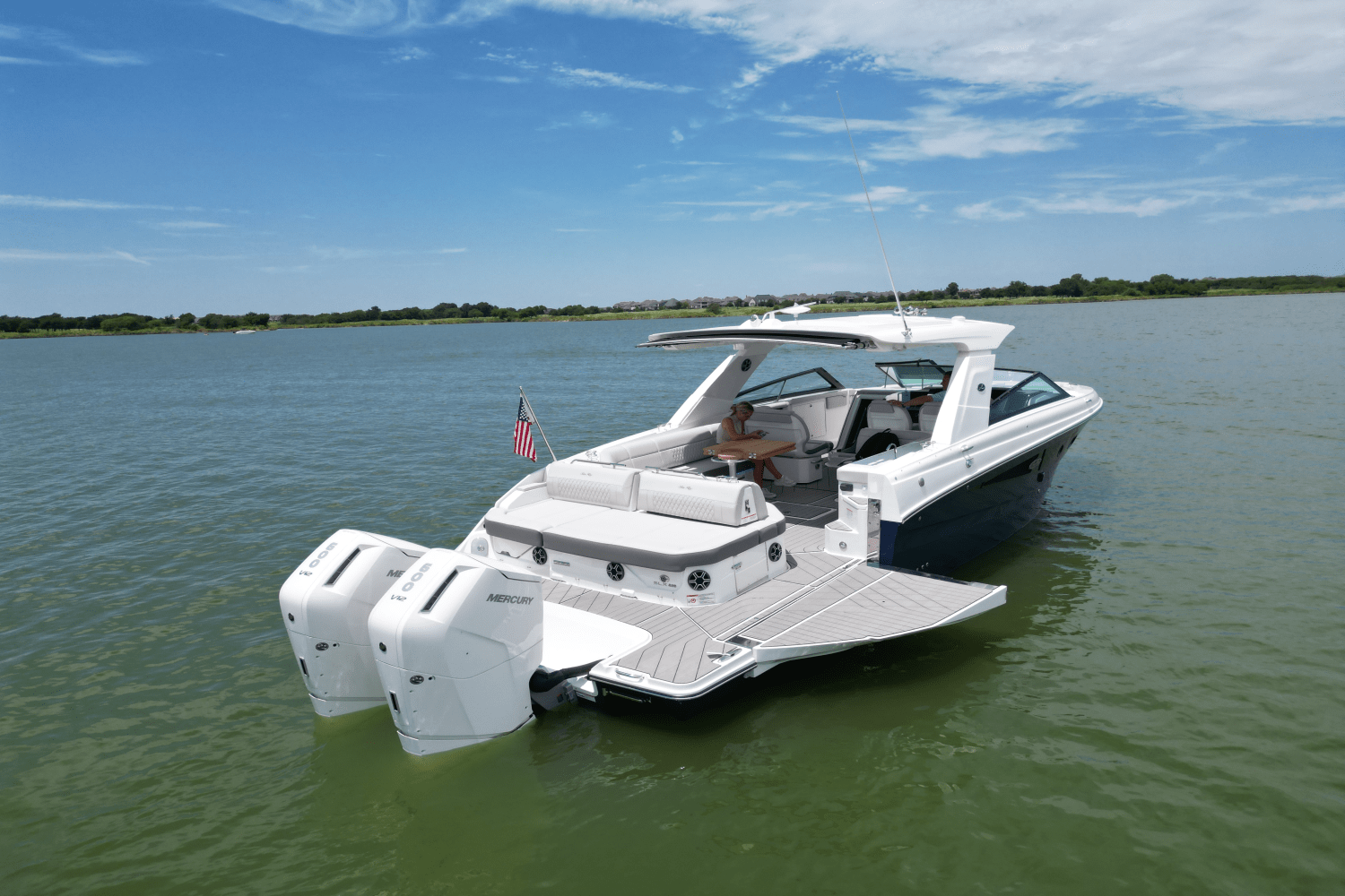 Slide: The Image of Sea Ray SLX 400 Outboard 2025 - 4