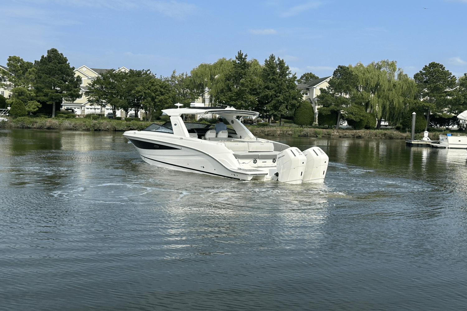 Slide: The Image of Sea Ray SLX 400 Outboard 2025 - 4