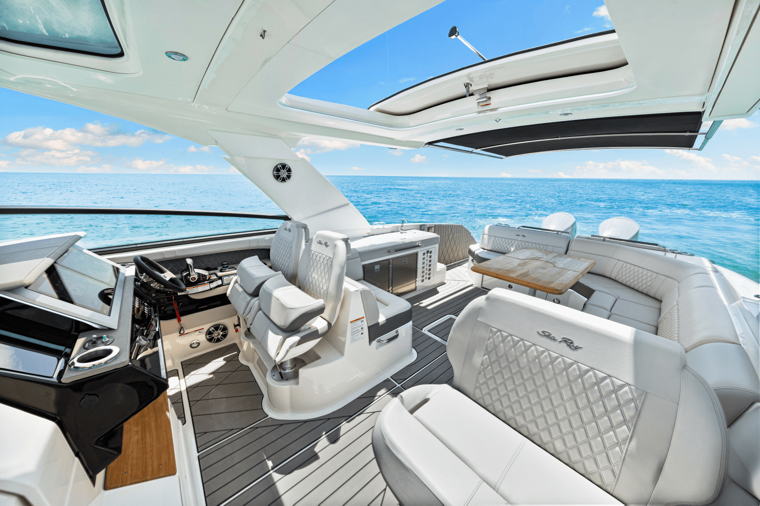 Slide: The Image of Sea Ray SLX 400 Outboard 2025 - 40