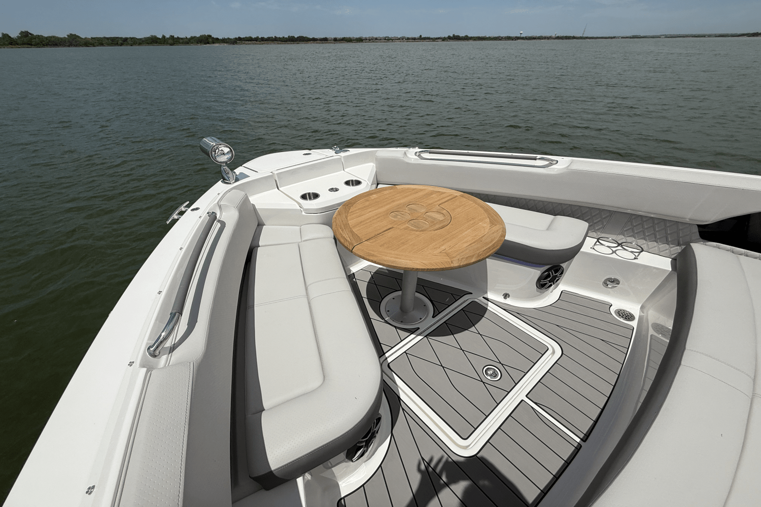 Slide: The Image of Sea Ray SLX 400 Outboard 2025 - 40