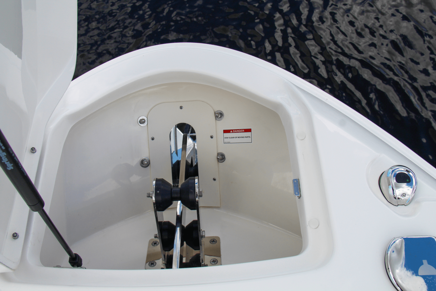 Slide: The Image of Sea Ray SLX 400 Outboard 2025 - 42