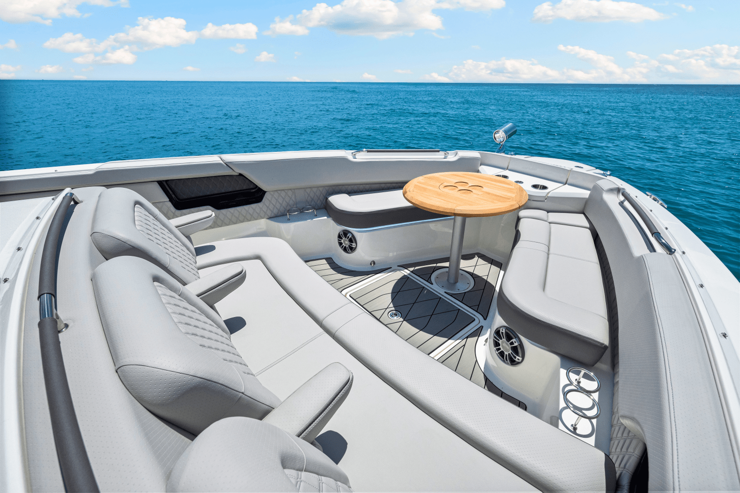 Slide: The Image of Sea Ray SLX 400 Outboard 2025 - 43