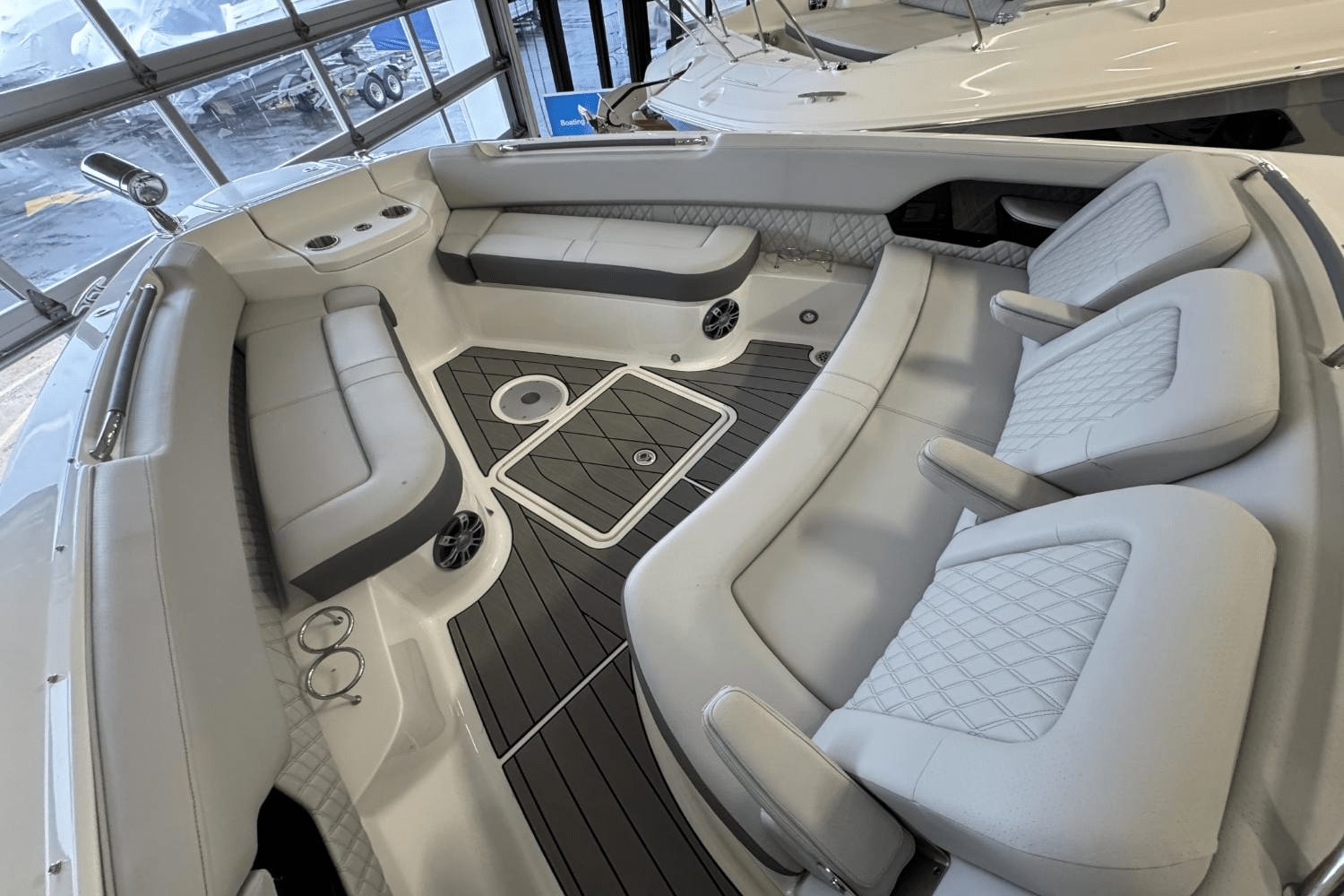 Slide: The Image of Sea Ray SLX 400 Outboard 2025 - 44