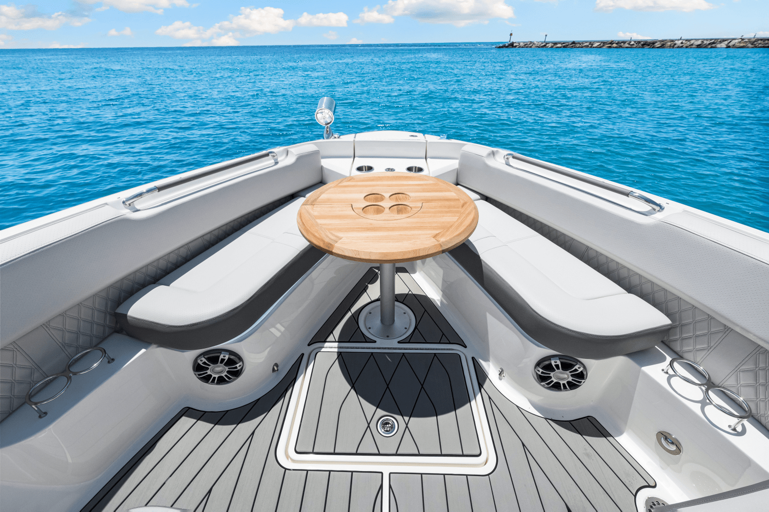 Slide: The Image of Sea Ray SLX 400 Outboard 2025 - 44