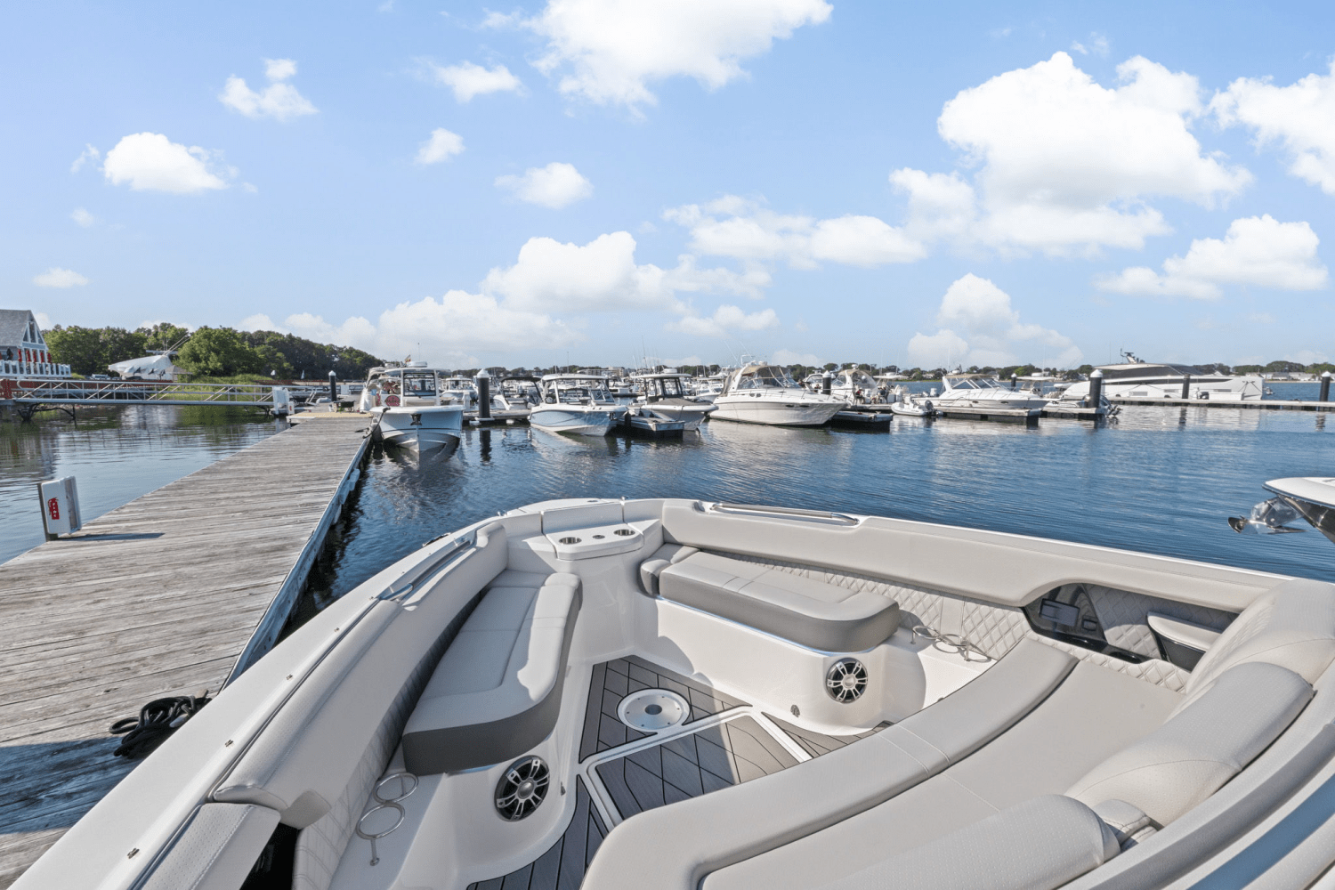 Slide: The Image of Sea Ray SLX 400 Outboard 2025 - 45